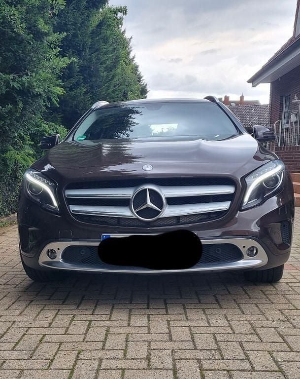 Braun Gebraucht 2015 Mercedes GLA200 Urban SUV | 15.000 € (Guter Preis) - Bild 1/4