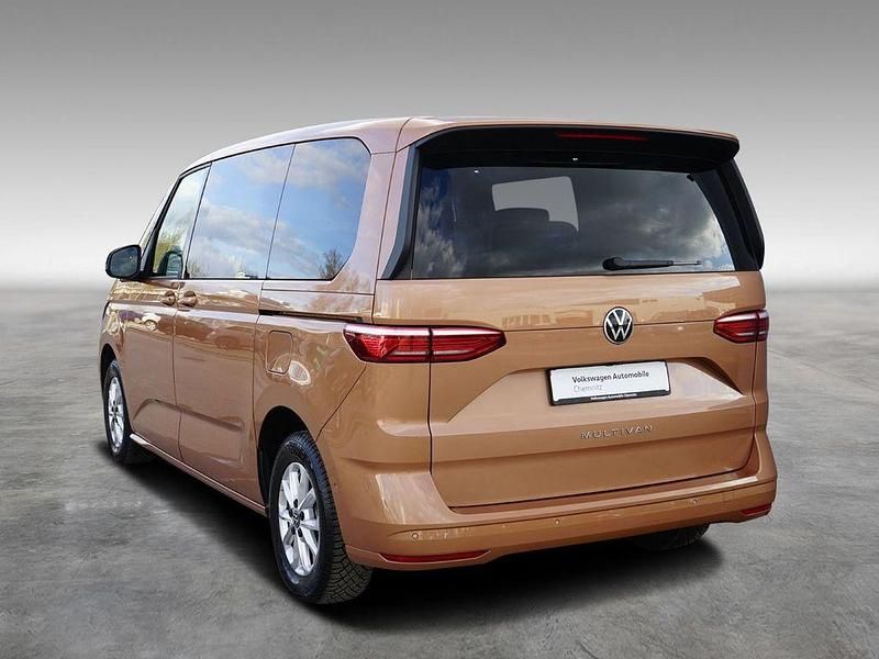 Gebraucht VW Multivan Life 150 PS (110 kW) 2023 5a copper bronze metallic Van