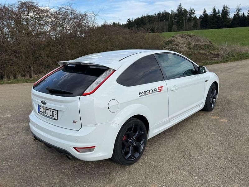 Gebraucht Ford Focus ST 226 PS (166 kW) 2008 Weiß Limousine