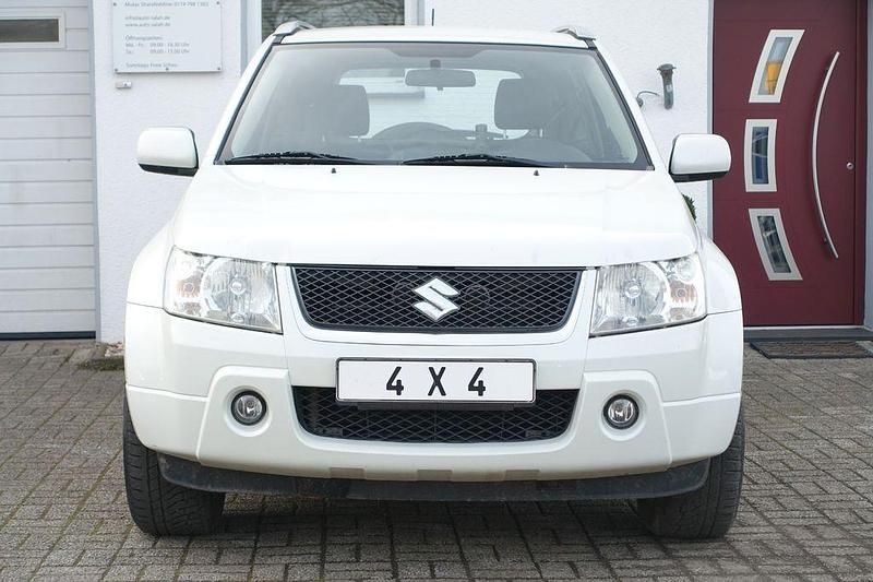 Gebraucht Suzuki Grand Vitara 106 PS (77 kW) 2008 Weiß SUV