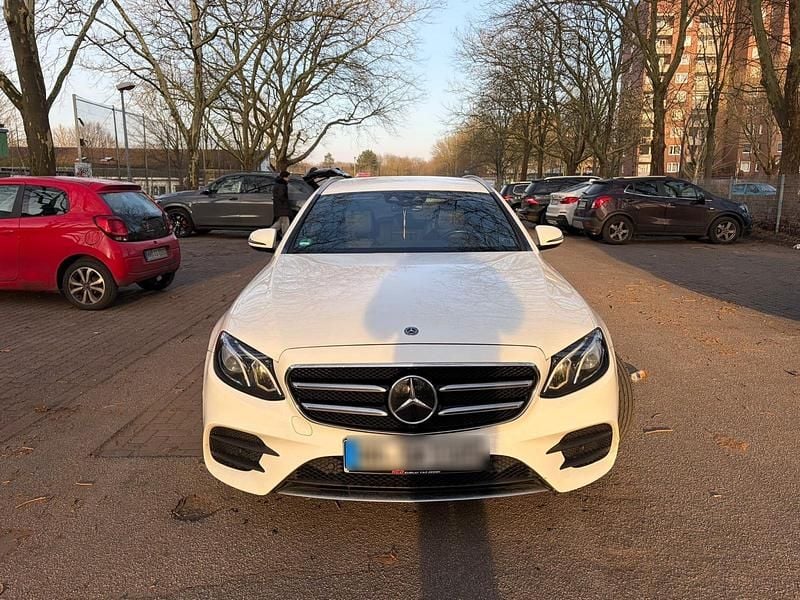 Weiß Gebraucht 2020 Mercedes E220 Kombi | 20.999 € (Superpreis) - Bild 1/4