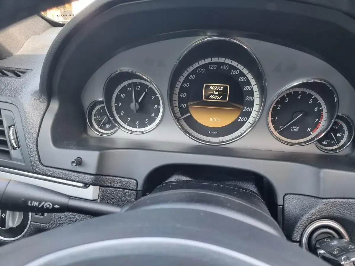 Second-hand Mercedes E200 184 CP (135 kW) 2011 Negru Cabrio