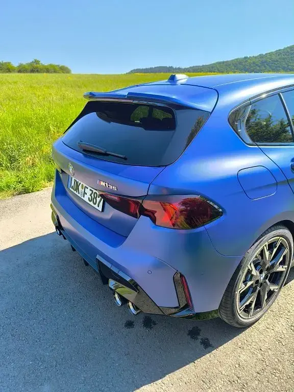 Używany BMW M135 Performance 300 KM (220 kW) 2025 Niebieski Hatchback