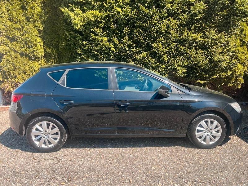 Second-hand Seat Leon Reference 105 CP (77 kW) 2014 Negru Berlinǎ