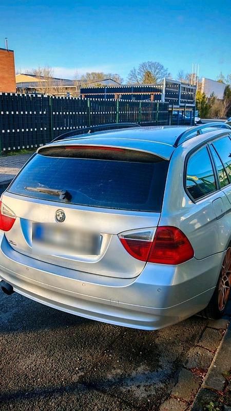 Gebraucht BMW 320 177 PS (130 kW) 2007 Silber Kombi