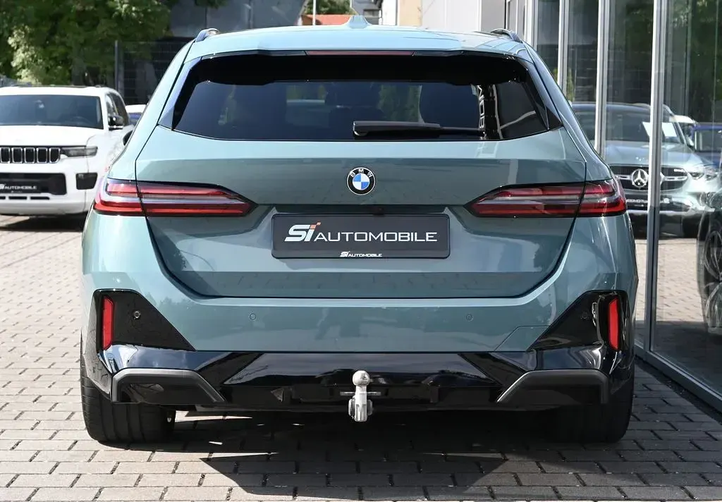 Gebraucht BMW 540 M Sport 303 PS (222 kW) 2025 Cape york gruen metallic Kombi