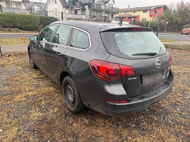 Gebraucht Opel Astra 101 PS (74 kW) 2012 Grau Kombi