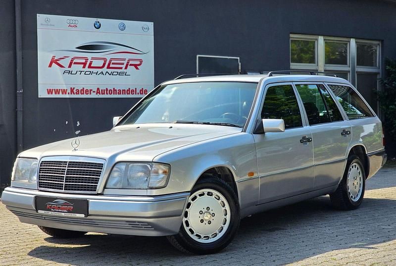Silber Gebraucht 1995 Mercedes E200 Kombi | 11.990 € - Bild 1/4