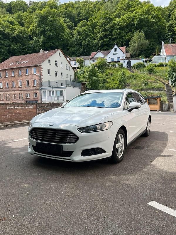 Weiß Gebraucht 2016 Ford Mondeo Kombi | 11.000 € (Etwas zu teuer) - Bild 1/4