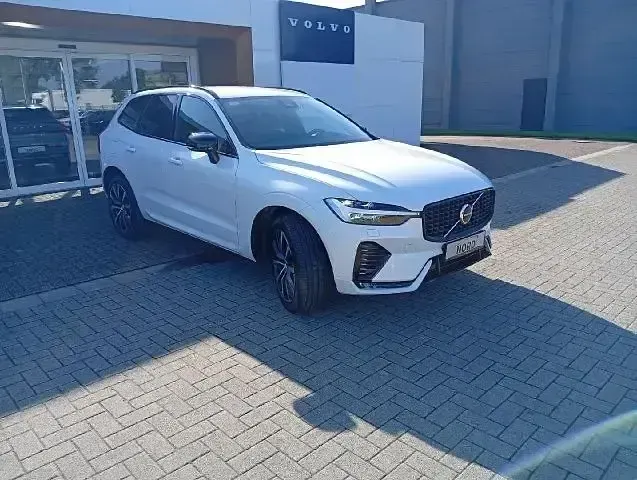 Gebraucht Volvo XC60 Plus 197 PS (144 kW) 2023 Crystal white / metallic SUV