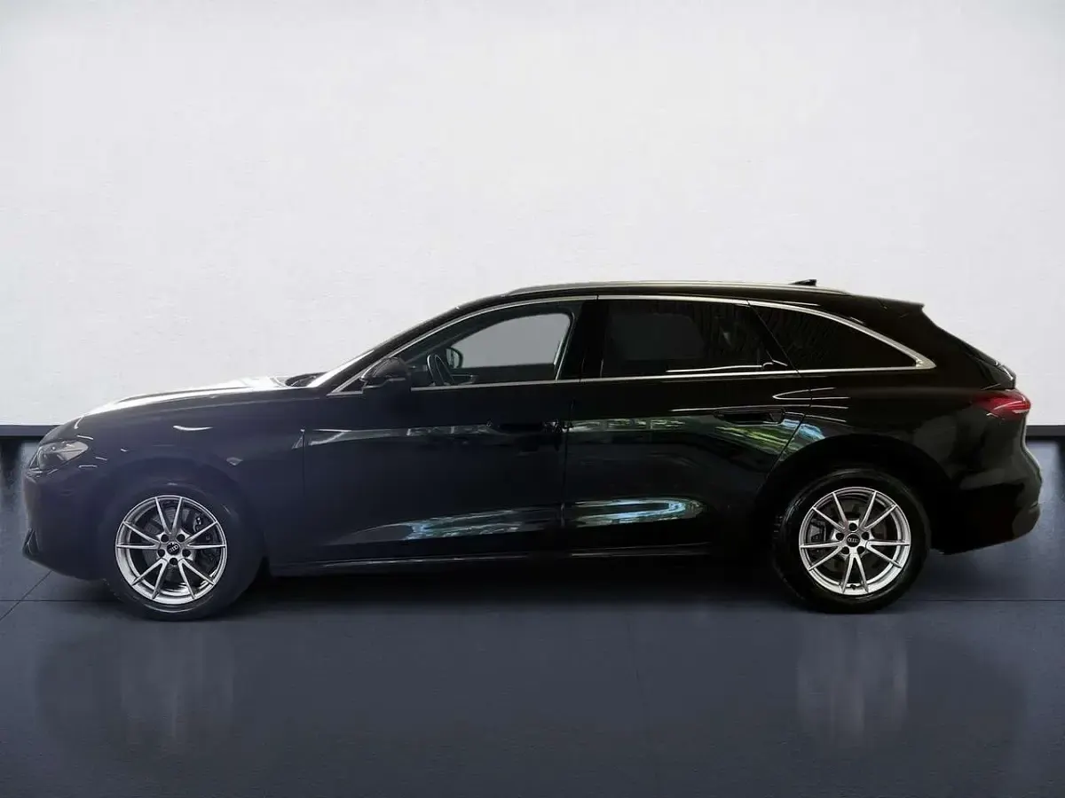 Gebraucht Audi A5 Sport 204 PS (150 kW) 2025 Mythosschwarz metallic Kombi