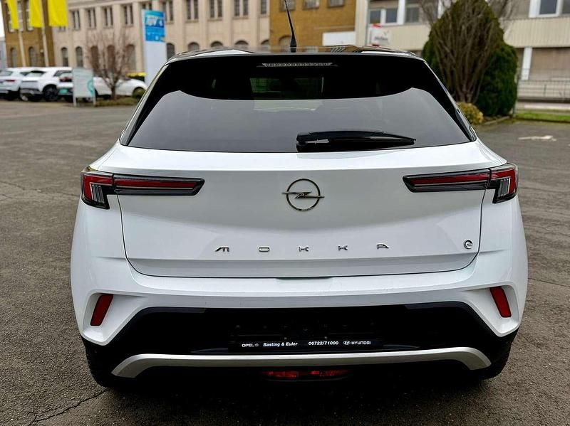 Gebraucht Opel Mokka-e Ultimate 100 kW (136 PS) 2021 Jade weiss/arktis weiss SUV