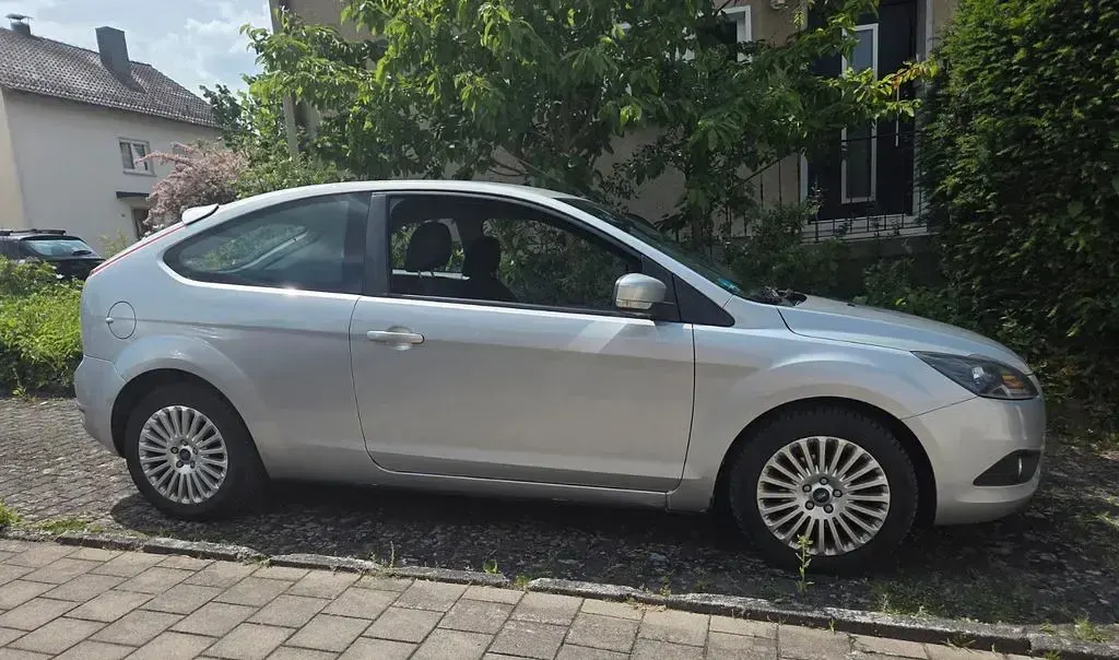Gebraucht Ford Focus 101 PS (74 kW) 2008 Grau Limousine