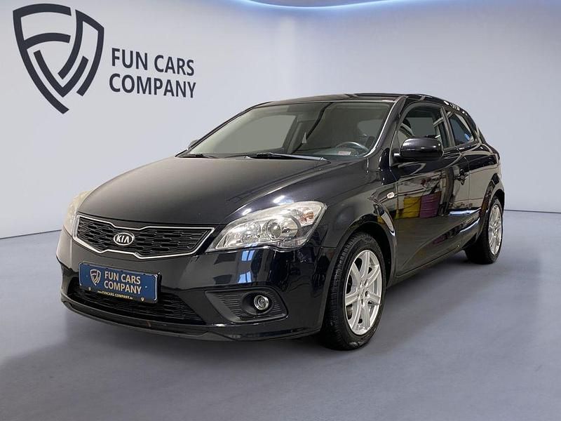 Schwarz Gebraucht 2013 Kia Ceed Edition 7 Kleinwagen | 3.850 € (Guter Preis) - Bild 1/4