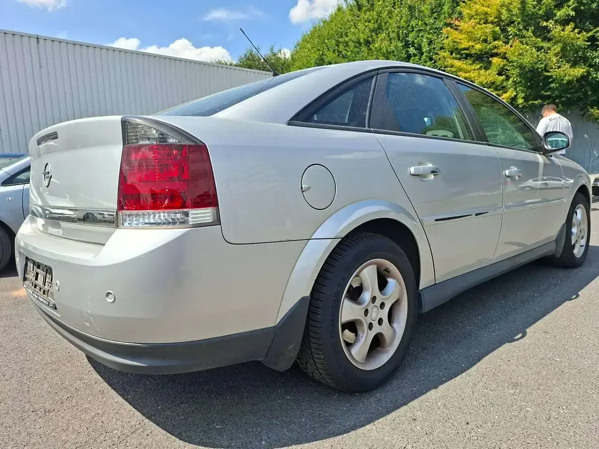 Gebraucht Opel Vectra GTS 101 PS (74 kW) 2005 Silber Limousine