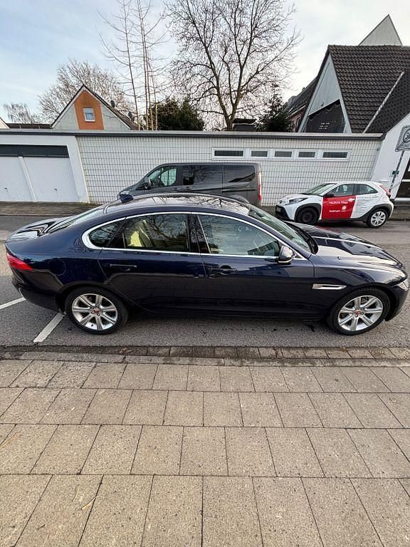 Gebraucht Jaguar XF Portfolio 250 PS (183 kW) 2018 Blau Limousine