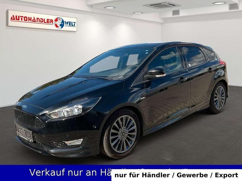 Schwarz Gebraucht 2017 Ford Focus ST-Line Limousine | 5.699 € (Superpreis) - Bild 1/3