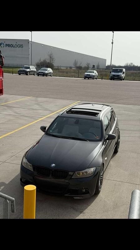 Gebraucht BMW 325 204 PS (150 kW) 2010 Schwarz Kombi