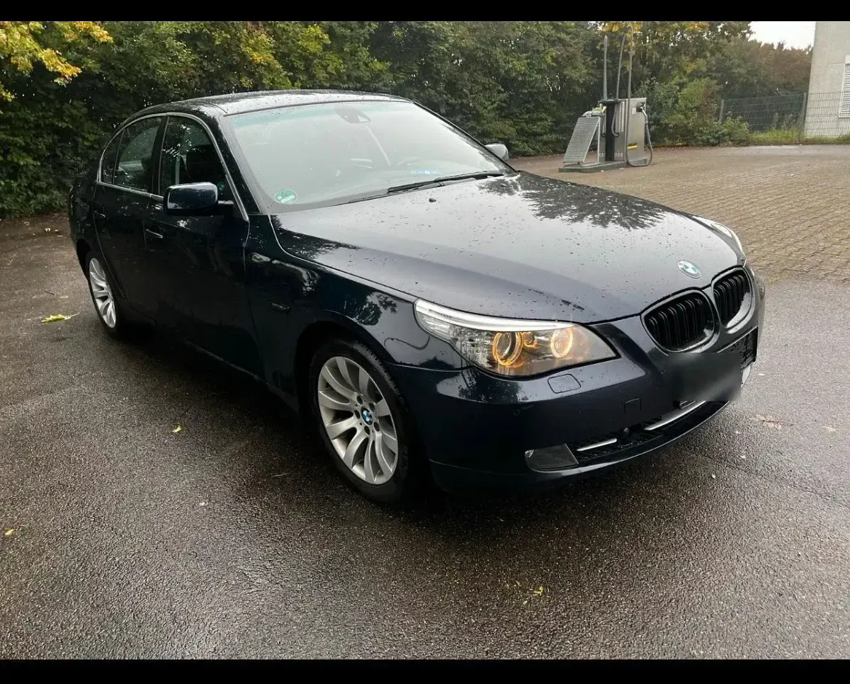 Second-hand BMW 523 190 CP (139 kW) 2008 Albastru Berlinǎ