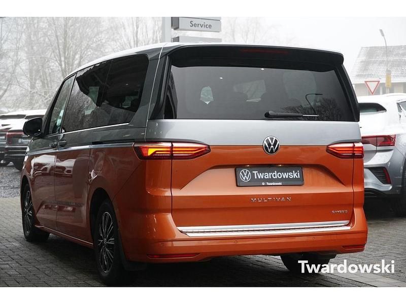 Gebraucht VW Multivan 218 PS (160 kW) 2023 Orange Van