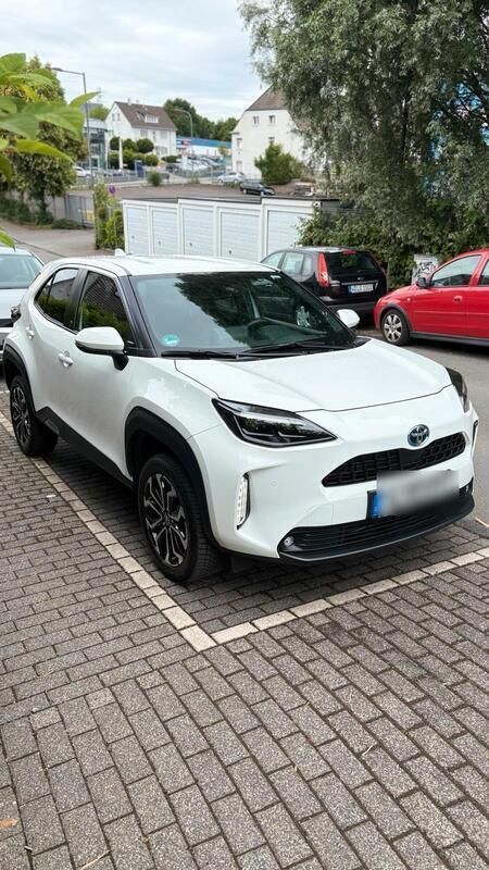 Weiß Gebraucht 2024 Toyota Yaris Cross Team SUV | 29.900 € - Bild 1/4