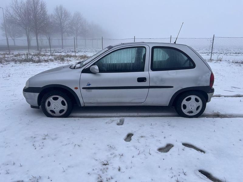Gebraucht Opel Corsa 65 PS (47 kW) 1998 Silber Kleinwagen