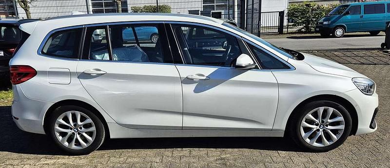 Gebraucht BMW 220 Gran Tourer 190 PS (139 kW) 2020 Mineralweiss metallic Van / Kleinbus