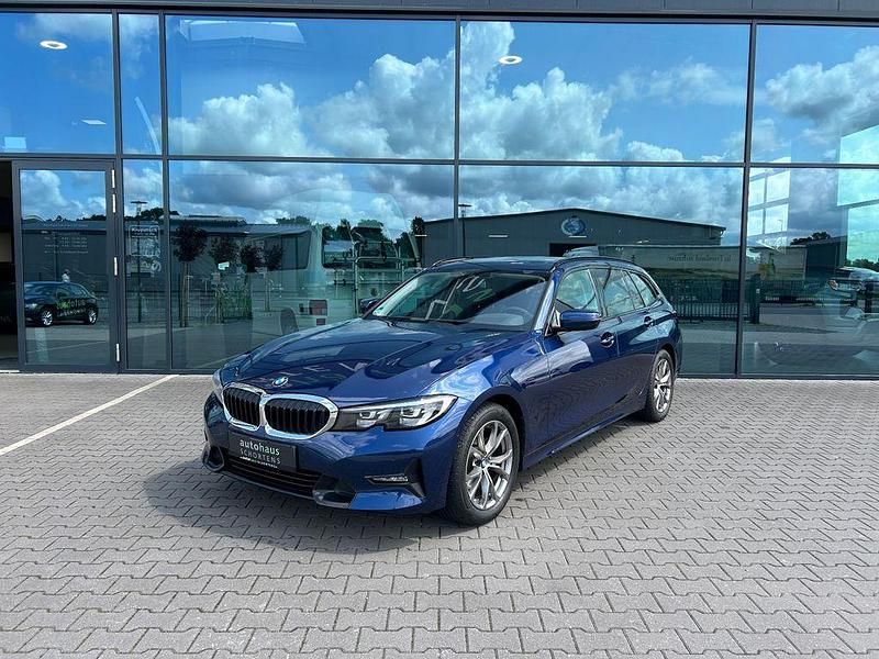Blau Gebraucht 2020 BMW 320 Sport Line Limousine | 31.990 € (Teuer) - Bild 1/4