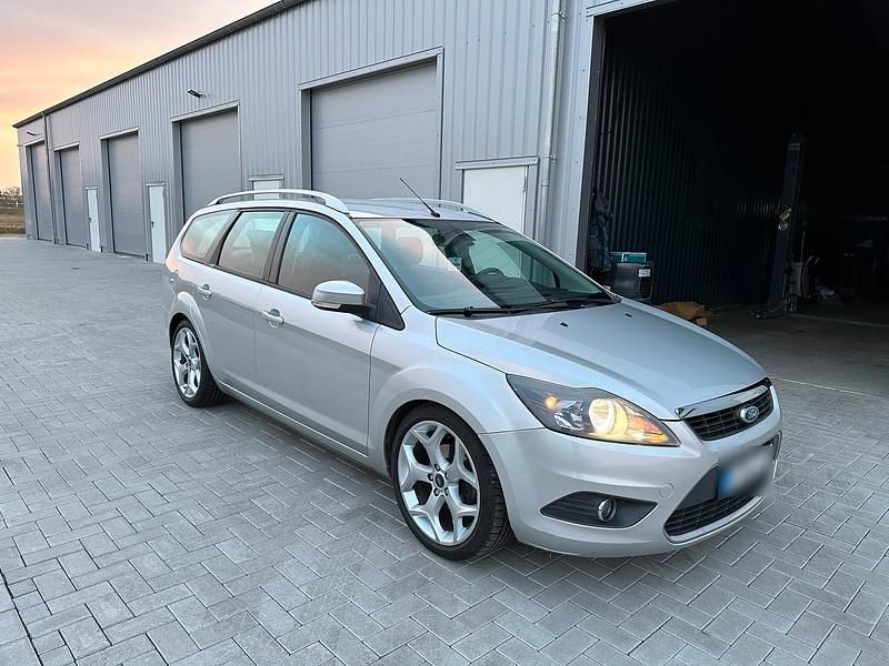 Gebraucht Ford Focus 109 PS (80 kW) 2010 Silber Kombi