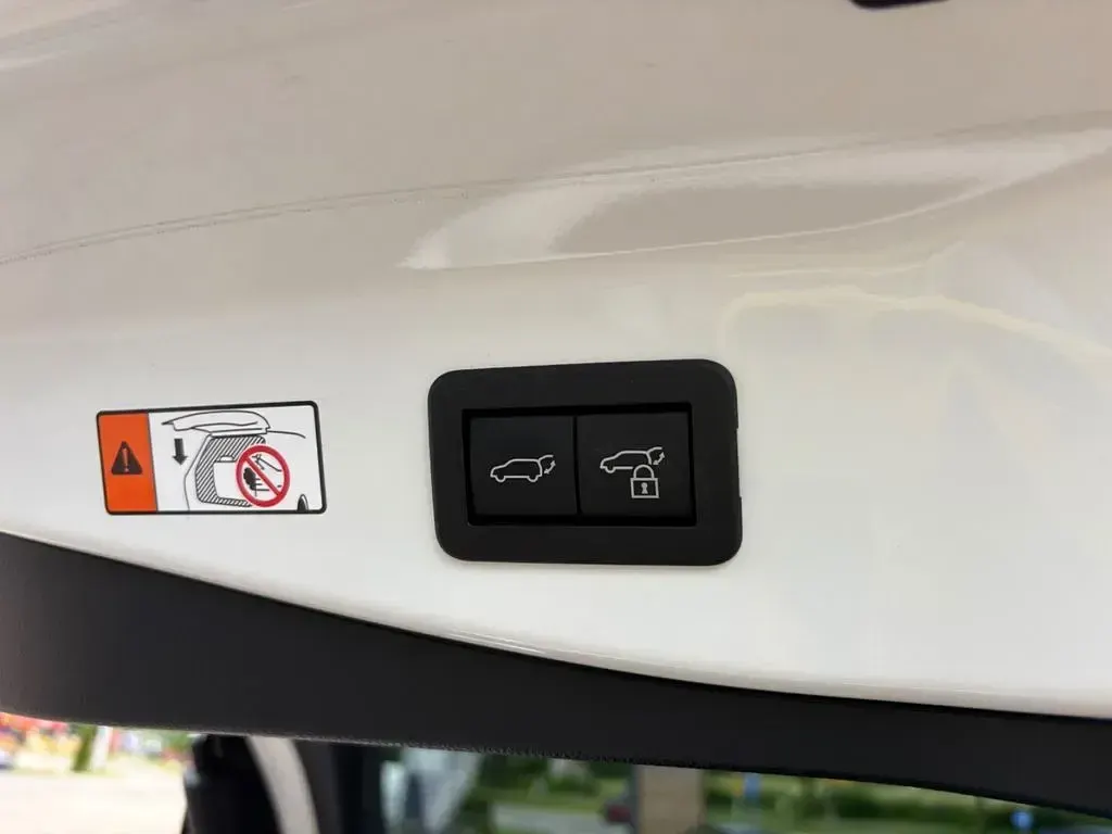 Gebraucht Toyota C-HR Team 223 PS (164 kW) 2024 Super white / black SUV