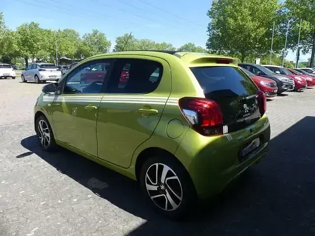 Gebraucht Peugeot 108 Top! Collection 72 PS (52 kW) 2019 Grün Limousine