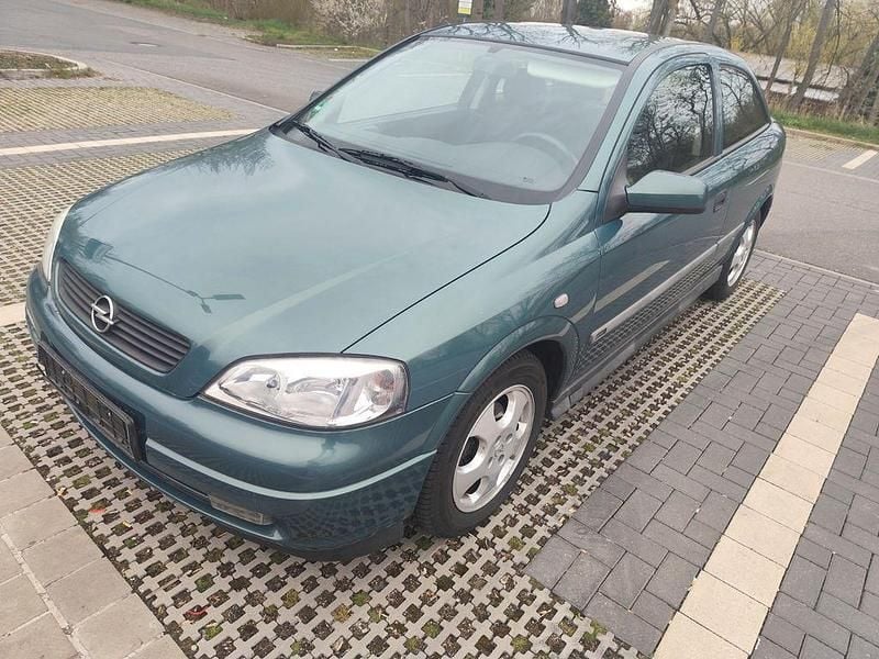 Używany Opel Astra Edition 84 KM (61 kW) 2000 Zielony Sedan/Limuzyna