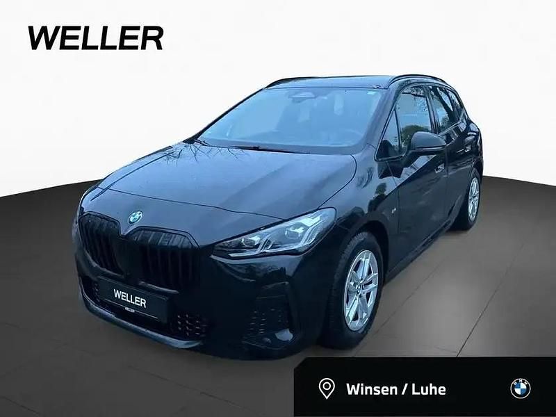 Black sapphire (schwarz) Gebraucht 2024 BMW 218 Active Tourer M Sport Van / Kleinbus | 33.970 € (Fairer Preis) - Bild 1/4
