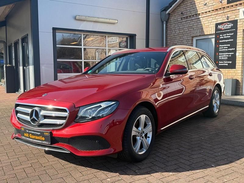 Używany Mercedes E220 194 KM (142 kW) 2017 Czerwony Kombi