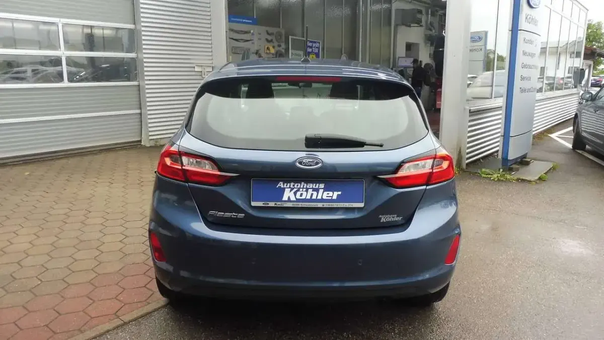 Gebraucht Ford Fiesta Cool & Connect 75 PS (55 kW) 2022 Chromablau metallic Kleinwagen