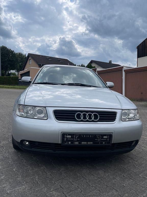 Silber Gebraucht 2002 Audi A3 Ambiente Limousine | 1.100 € (Guter Preis) - Bild 1/4