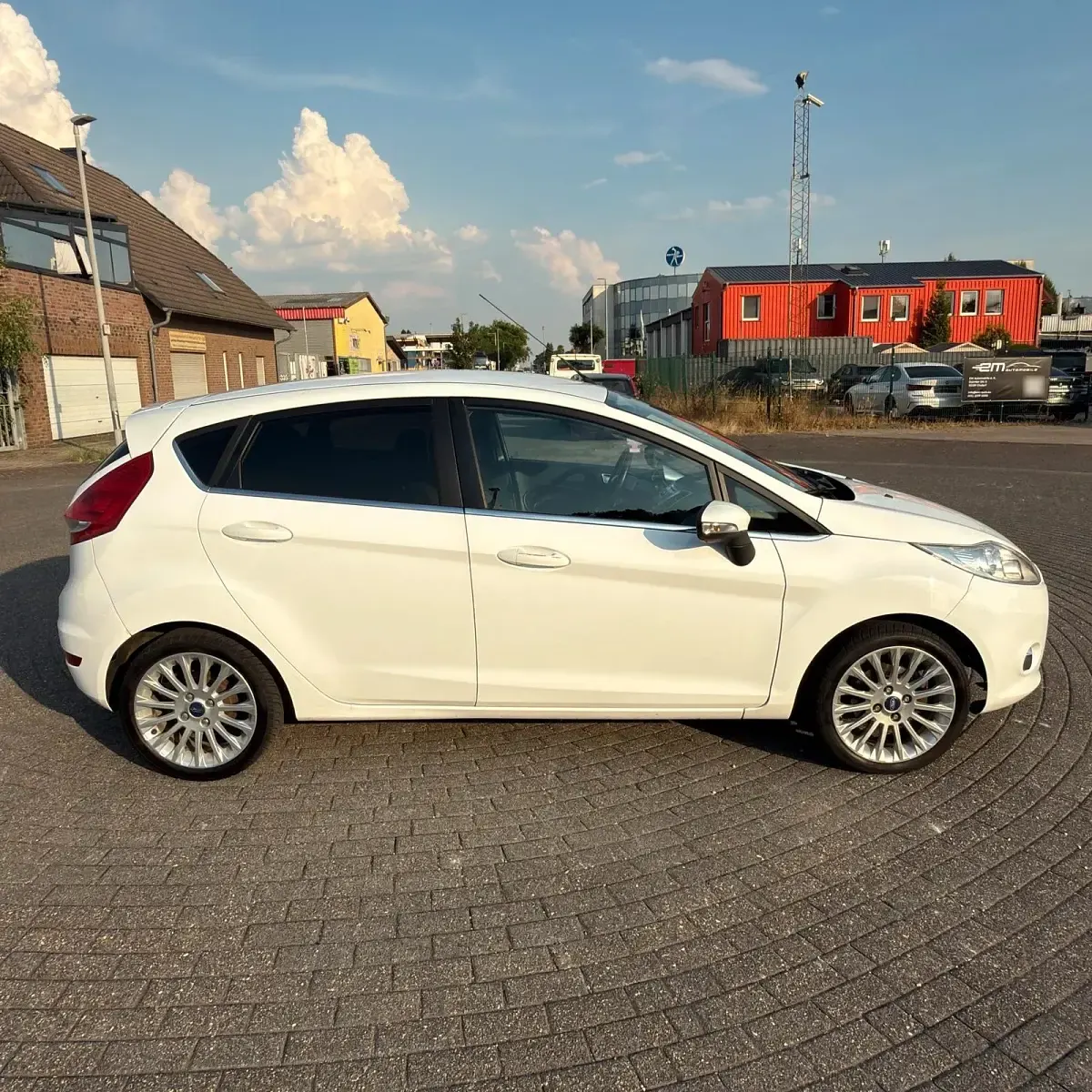 Gebraucht Ford Fiesta Trend 82 PS (60 kW) 2012 Weiß Limousine