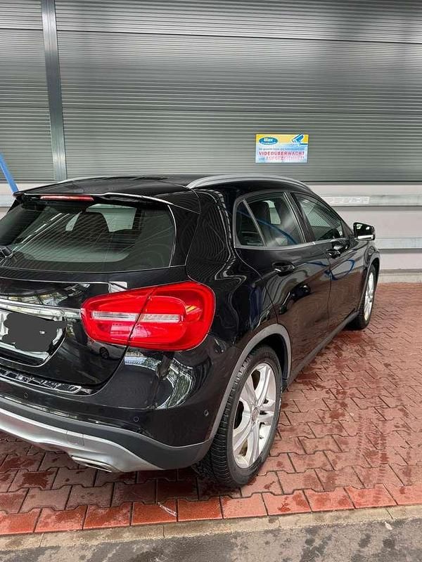 Gebraucht Mercedes GLA200 Urban 136 PS (100 kW) 2015 SUV