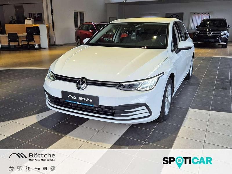 Pure white Gebraucht 2022 VW Golf VIII Life Limousine | 21.770 € (Fairer Preis) - Bild 1/4