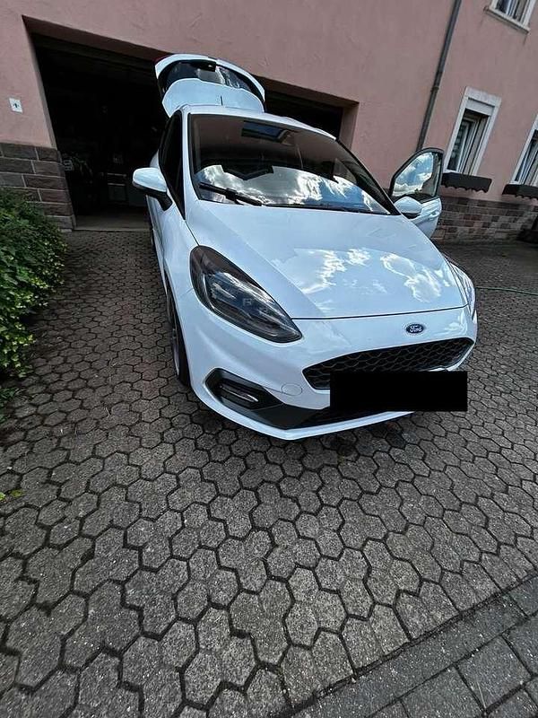 Weiß Gebraucht 2019 Ford Fiesta ST Kleinwagen | 13.200 € (Fairer Preis) - Bild 1/4