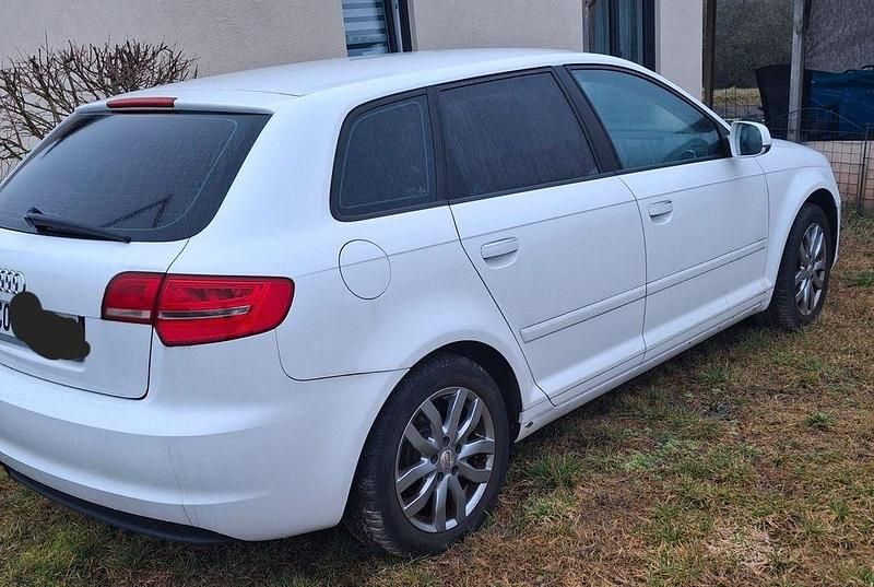 Gebraucht Audi A3 Attraction 102 PS (75 kW) 2010 Weiß Kleinwagen
