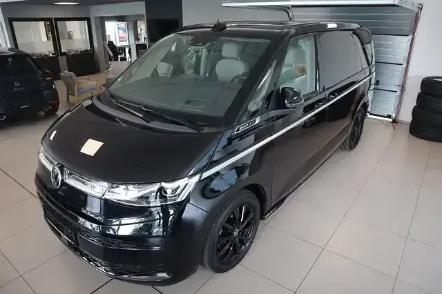 Gebraucht VW Multivan Sound 150 PS (110 kW) 2025 Deep black Van / Kleinbus