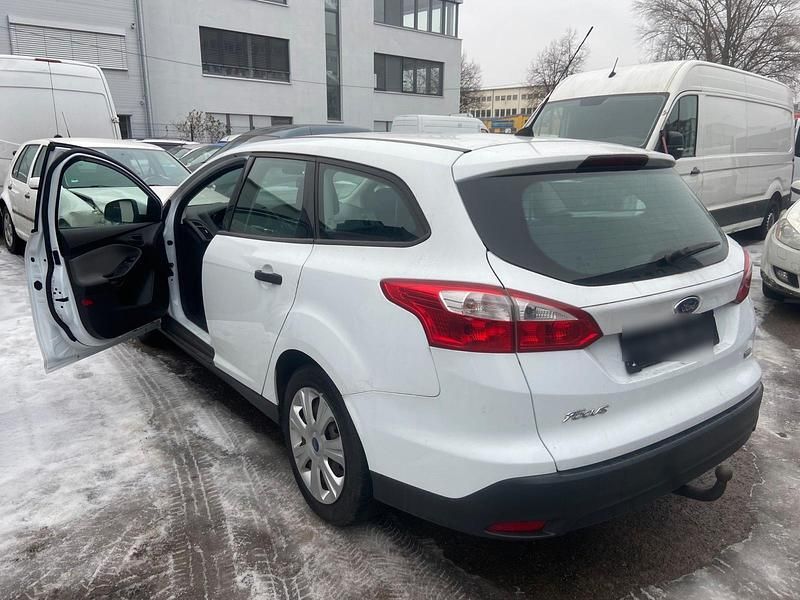 Gebraucht Ford Focus 100 PS (73 kW) 2013 Weiß Kombi