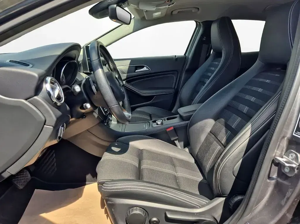 Gebraucht Mercedes GLA220 184 PS (135 kW) 2019 Grau SUV