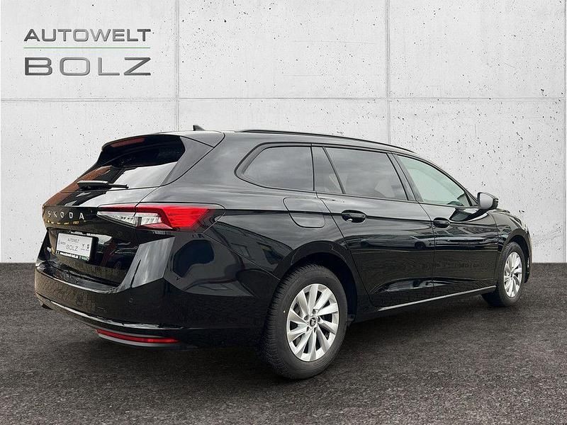 Gebraucht Skoda Superb Essence 150 PS (110 kW) 2025 Schwarz Limousine