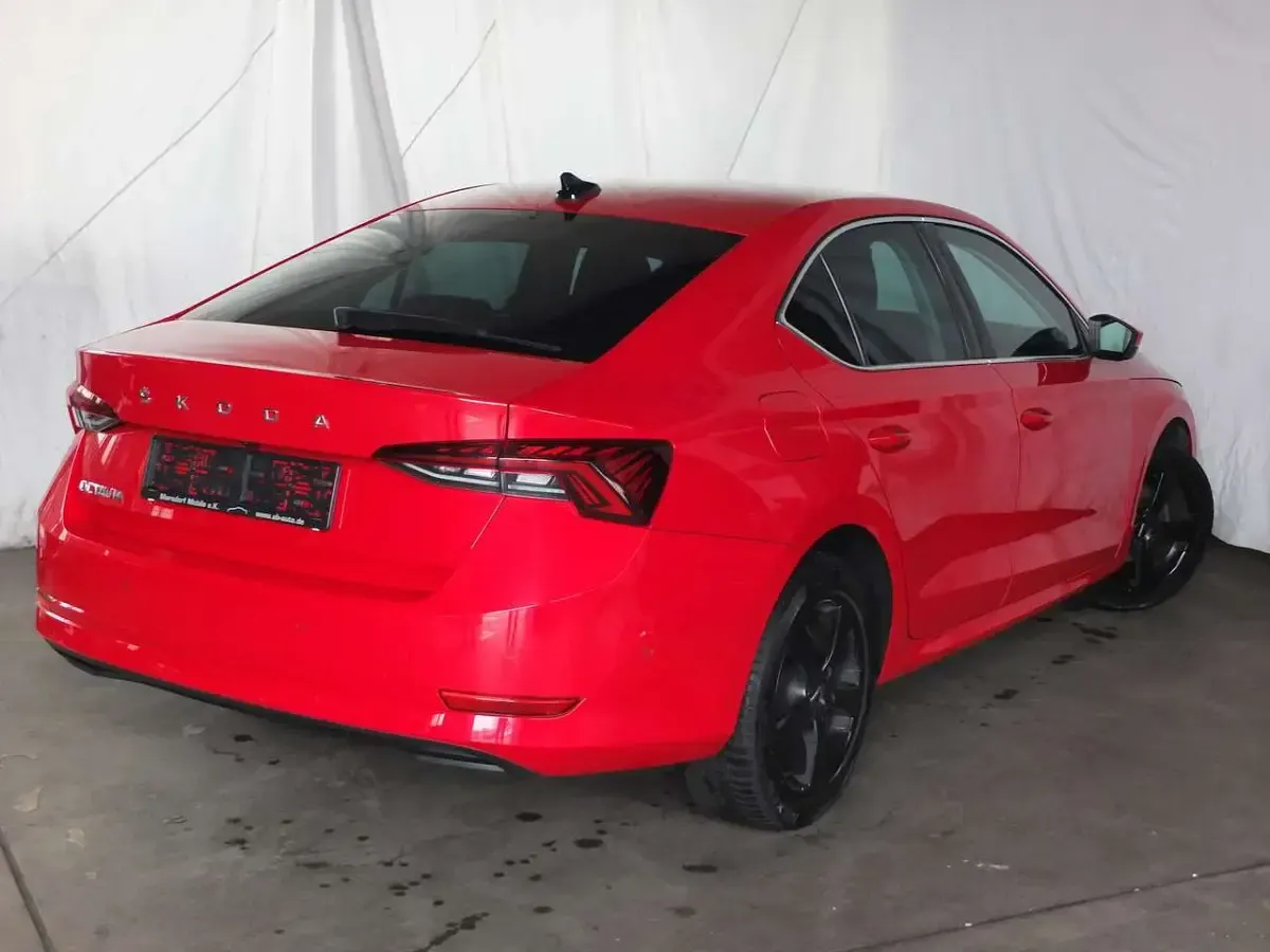 Gebraucht Skoda Octavia Style 116 PS (85 kW) 2021 Rot Limousine