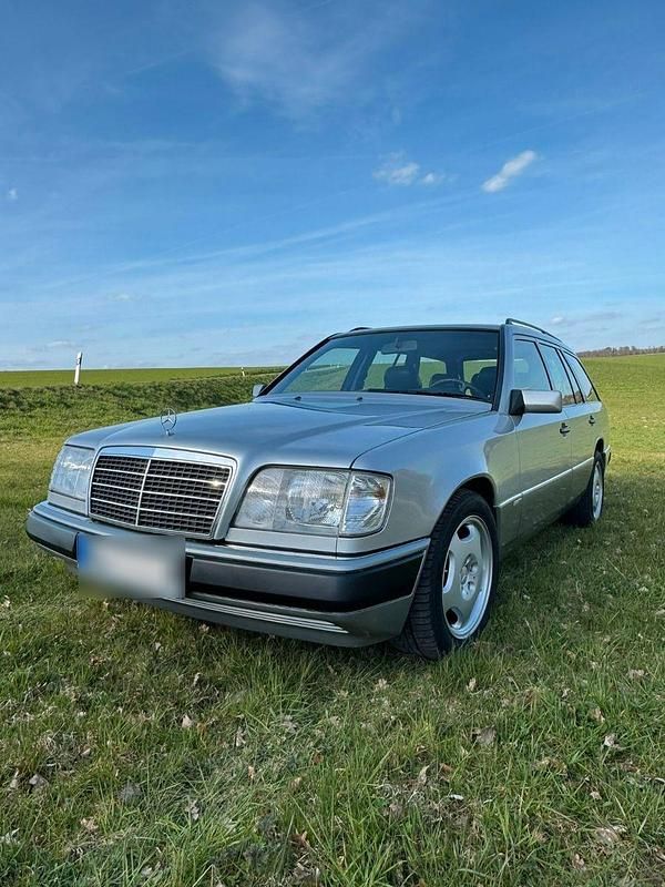 Gebraucht Mercedes E230 132 PS (97 kW) 1992 Silber Kombi