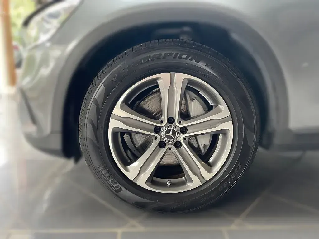 Gebraucht Mercedes GLC220 194 PS (142 kW) 2020 Grau SUV
