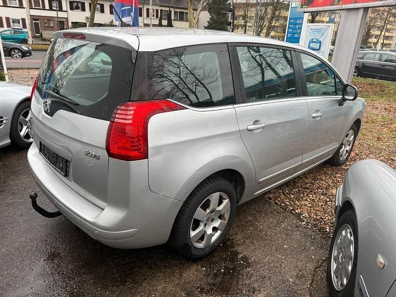 Gebraucht Peugeot 5008 120 PS (88 kW) 2013 Silber Van / Kleinbus