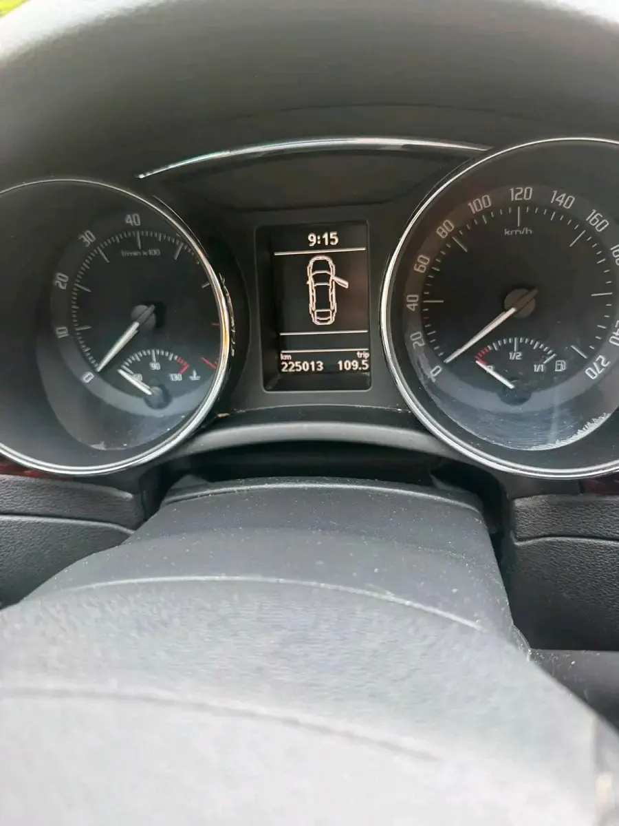 Gebraucht Skoda Superb 125 PS (91 kW) 2011 Schwarz Limousine